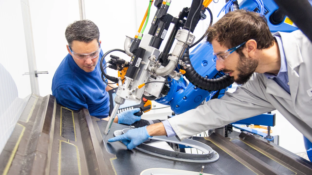 Pruebas de dosificación de sellado en el centro técnico de ViscoTec: para el sector aeroespacial y de la aviación Pruebas de dosificación de sellado en el centro técnico de ViscoTec: para el sector aeroespacial y de la aviación
