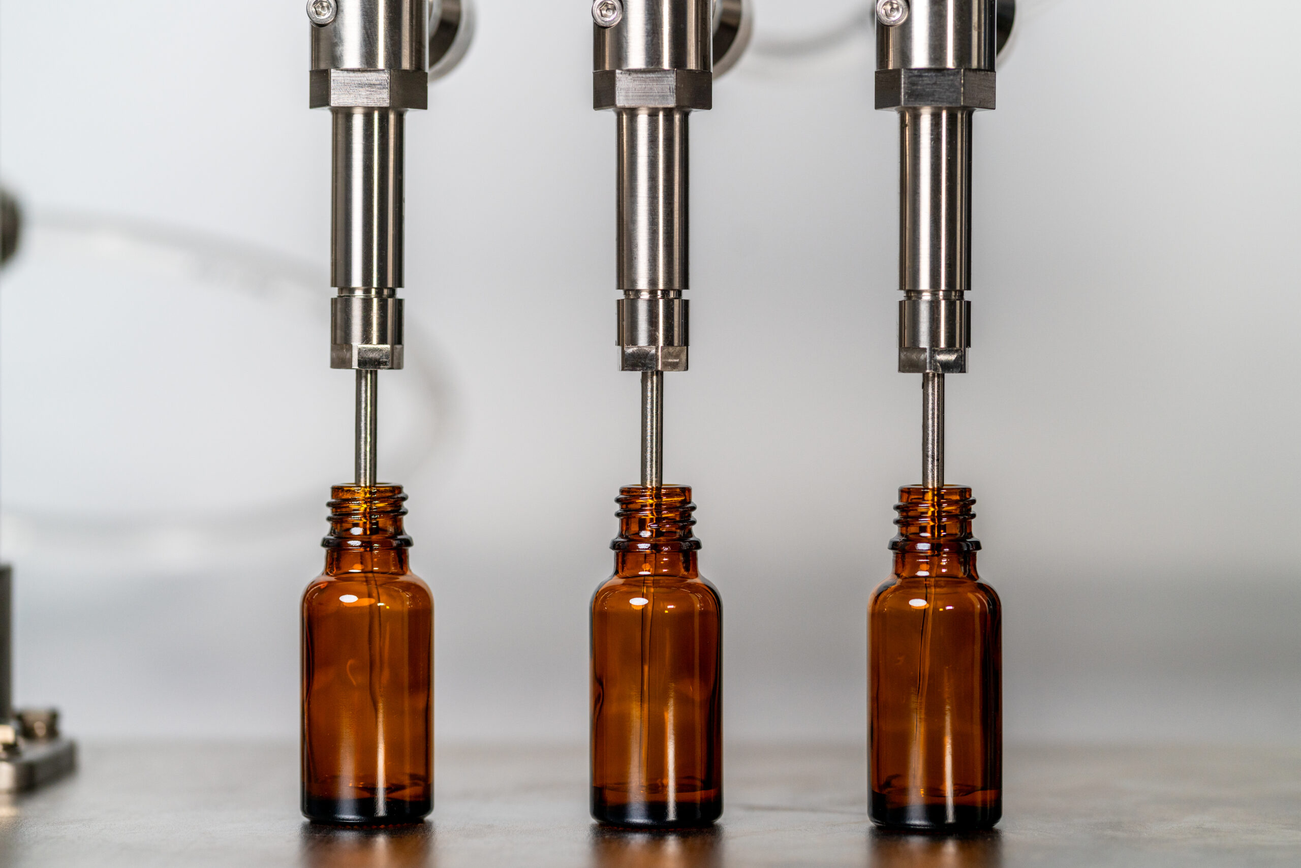 viscotec-fuellventile-abfuellen-spruehglasflaschen-001 How to efficiently fill fluids & suspensions despite limited space.